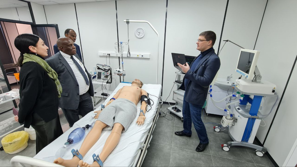 Послу Республики Уганда в РФ показали Центр электронного медицинского образования ВолгГМУ