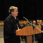 Посвящение первокурсников ВолгГМУ в студенты – 2013. Первокурсников напутствует заведующий кафедрой госпитальной хирургии, д.м.н., профессор Сергей Сергеевич Маскин.