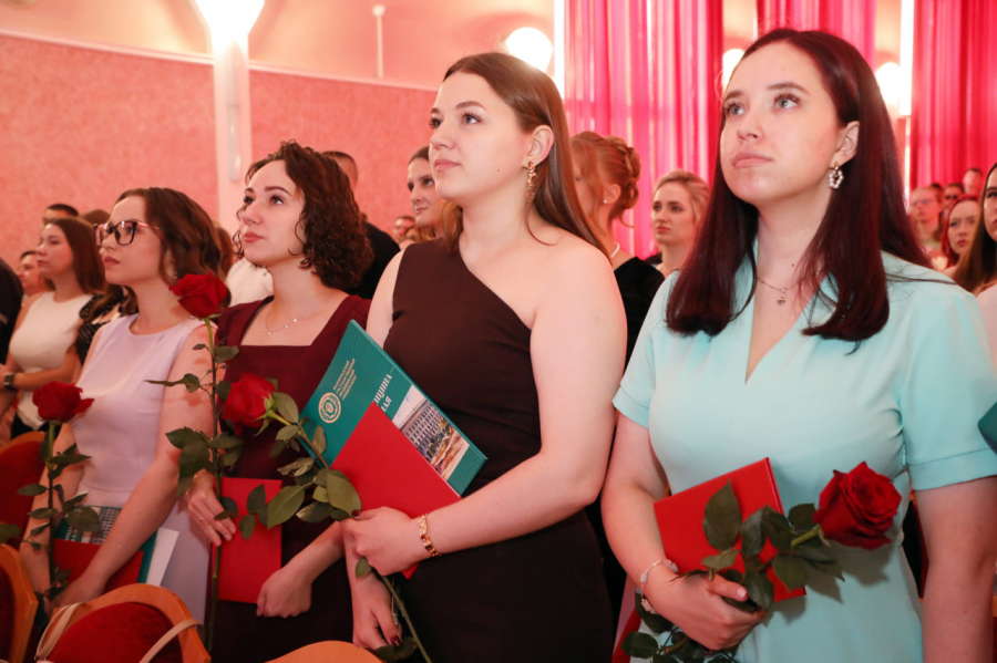 Выпускники фармацевтического и медико-биологического факультетов ВолгГМУ получили дипломы