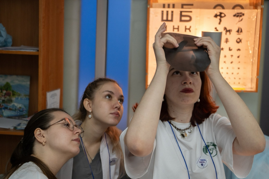 Старшекурсники ВолгГМУ завоевали серебро на офтальмологической олимпиаде в Уфе