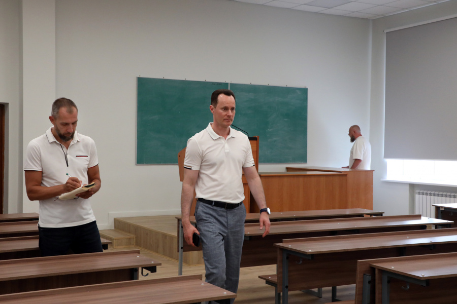 Ректор проверяет готовность университета к новому учебному году 