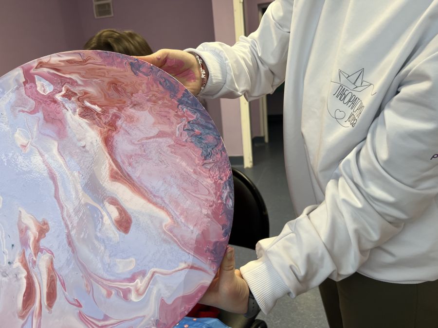 Студенты ВолгГМУ проводят арт-терапию для маленьких пациентов больницы № 25