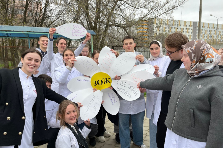 Студенты ВолгГМУ и врачи детской больницы провели интерактивную акцию о здоровом образе жизни 