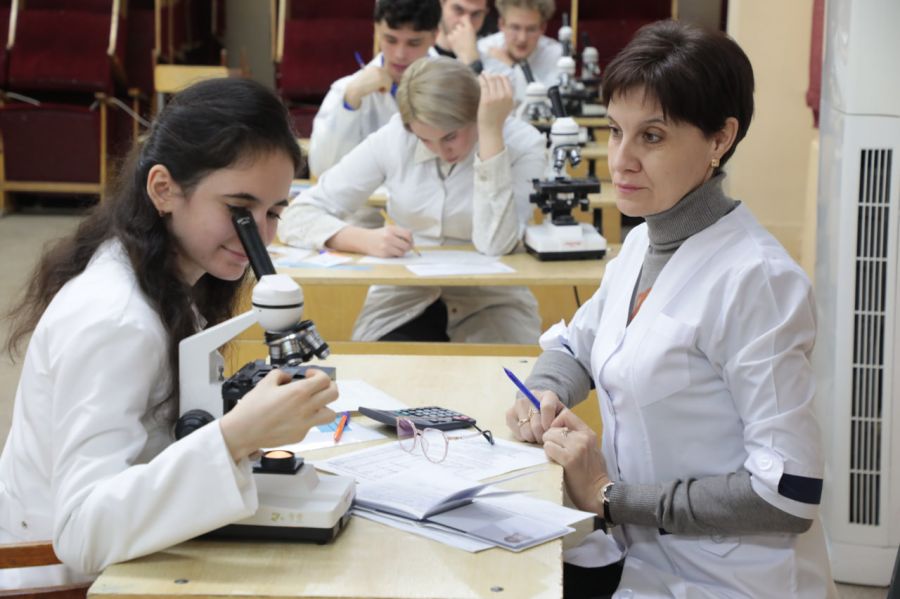 Научно-преподавательский состав ВолгГМУ насчитывает более тысячи человек