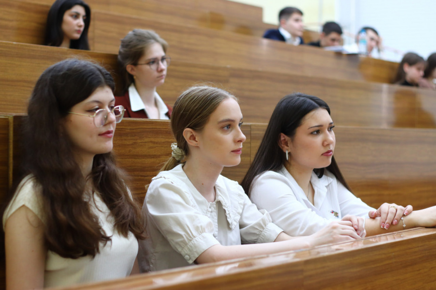 В ВолгГМУ открылся международный морфологический форум «Сталинградская сирень»
