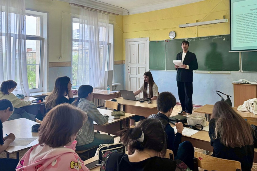 От теории к практике: студенты ВолгГМУ рассказали школьникам Волгограда о культуре здоровья