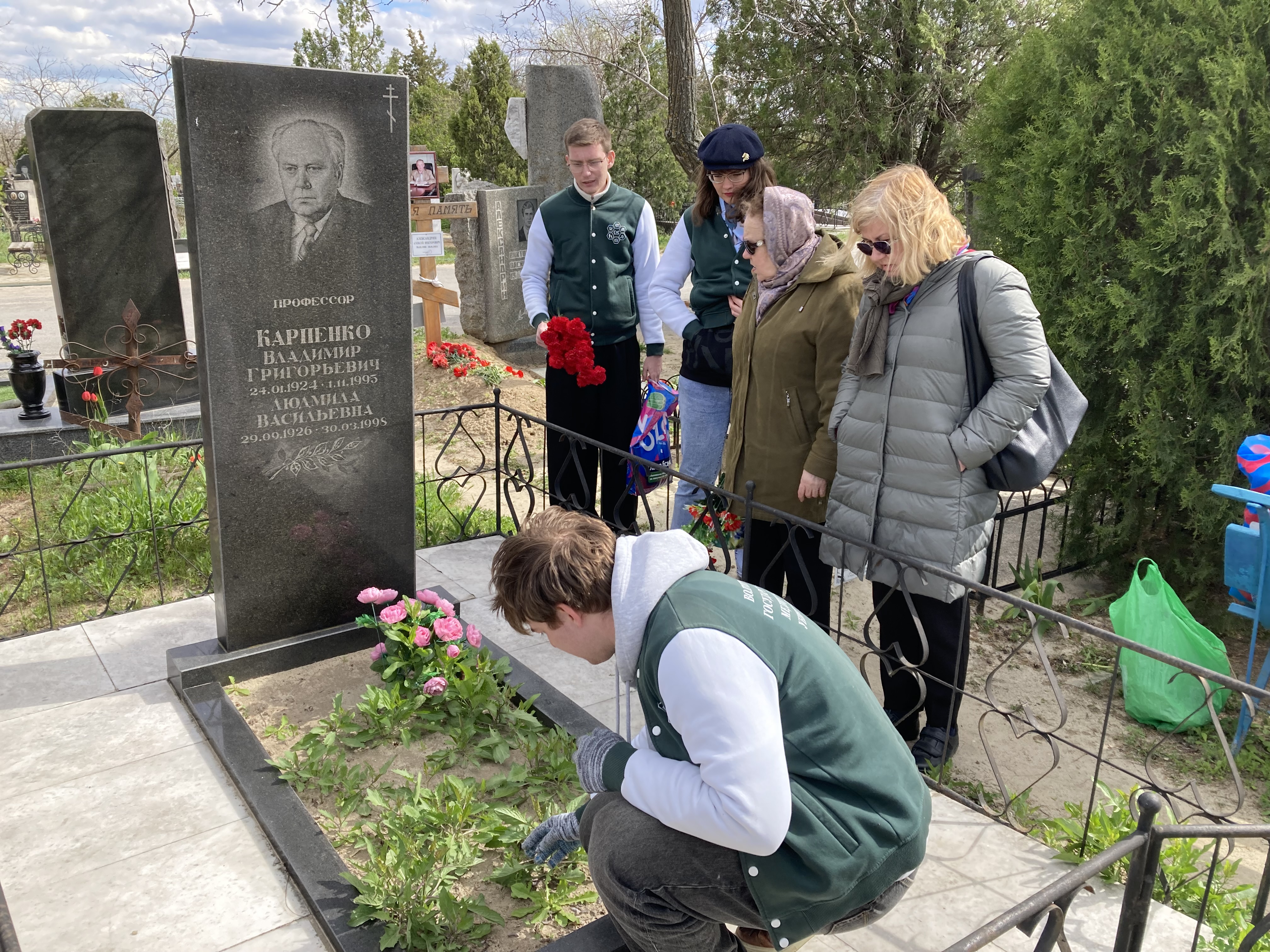 Волонтеры культуры ВолгГМУ почтили память выдающегося хирурга Владимира Карпенко