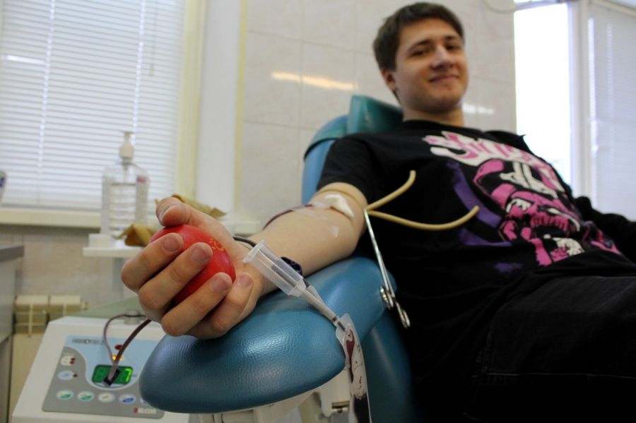 Будущие врачи личным участием поддерживают донорскую акцию 