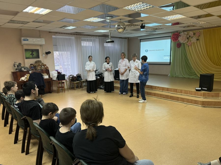Студенты и преподаватели стоматологического факультета научили детей заботиться о здоровье зубов