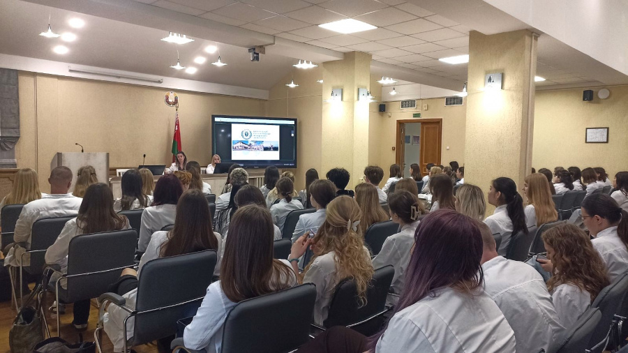 Завкафедрой ВолгГМУ рассказал о патофизиологии студентам из Витебска 