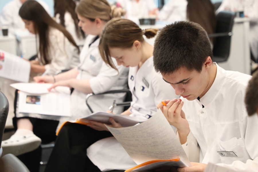 Подтвердили профкомпетентность: выпускники-стоматологи сдали  главный в своей жизни экзамен 