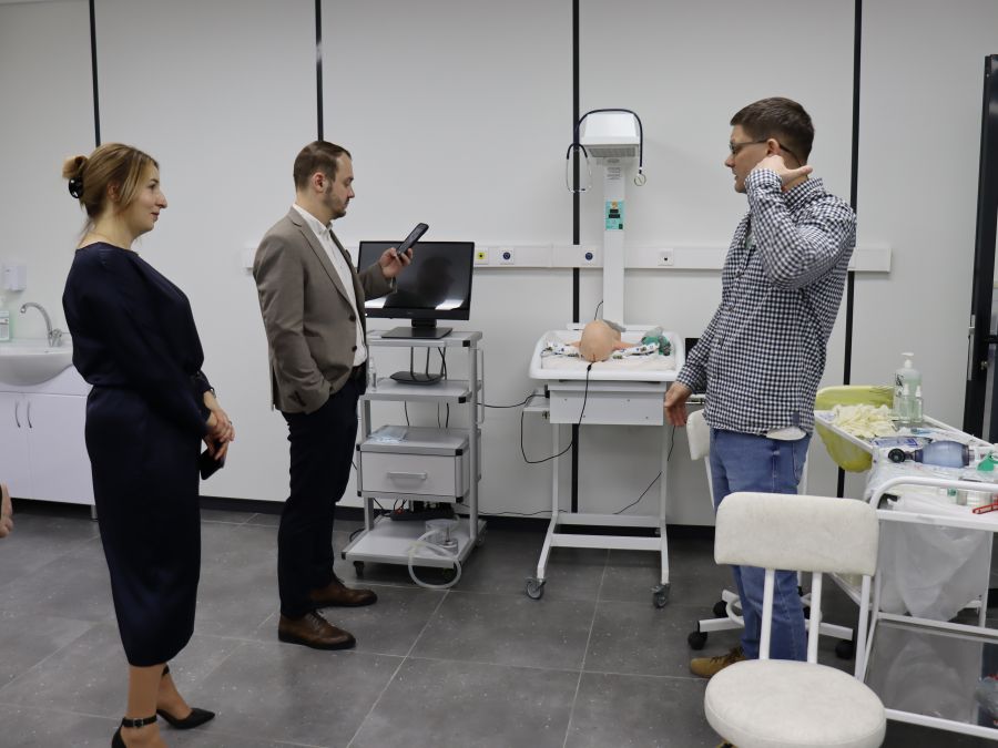 Медики из Беларуси познакомились с работой Центра электронного медицинского образования