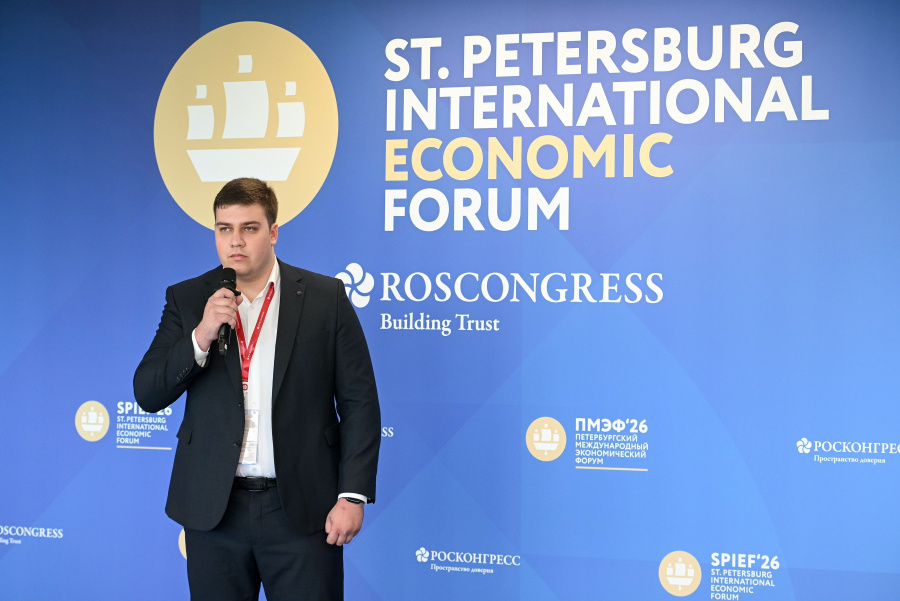 Студент представил ВолгГМУ на ПМЭФ-2026 