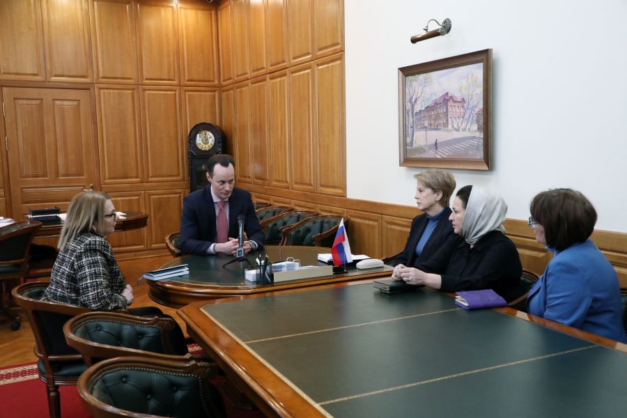 Ректор ВолгГМУ провел встречу с заместителями директора ПМФИ Еленой Говердовской и Лилией Идрисовой