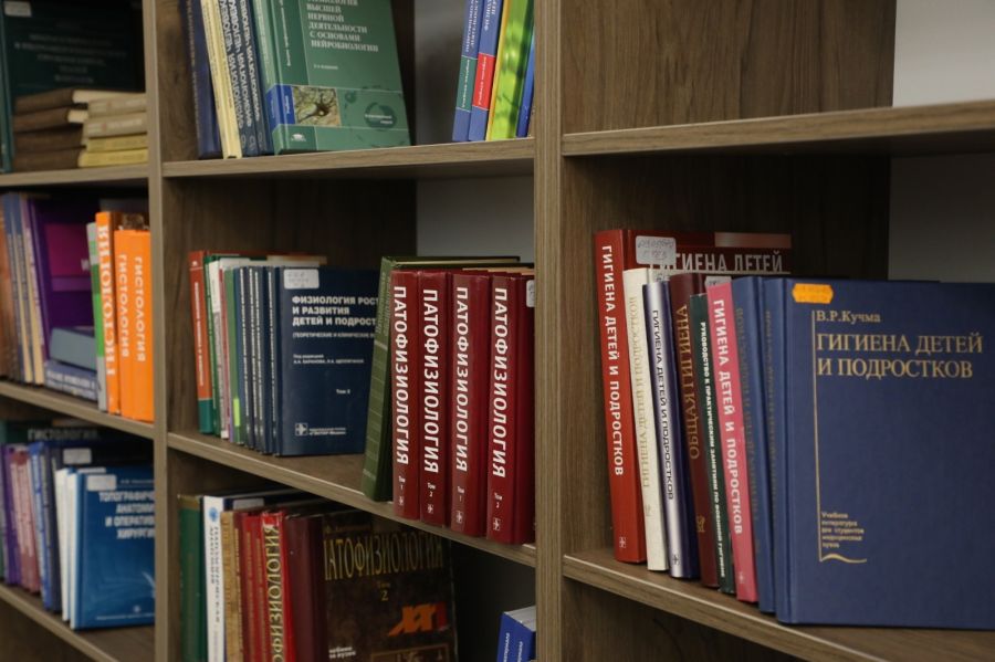 ВолгГМУ пополнил библиотеку Донецкого государственного медуниверситета учебной литературой