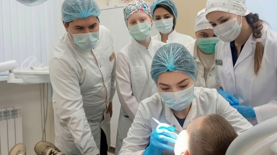 Студенты ВолгГМУ провели детский прием в вечерней стоматологической поликлинике