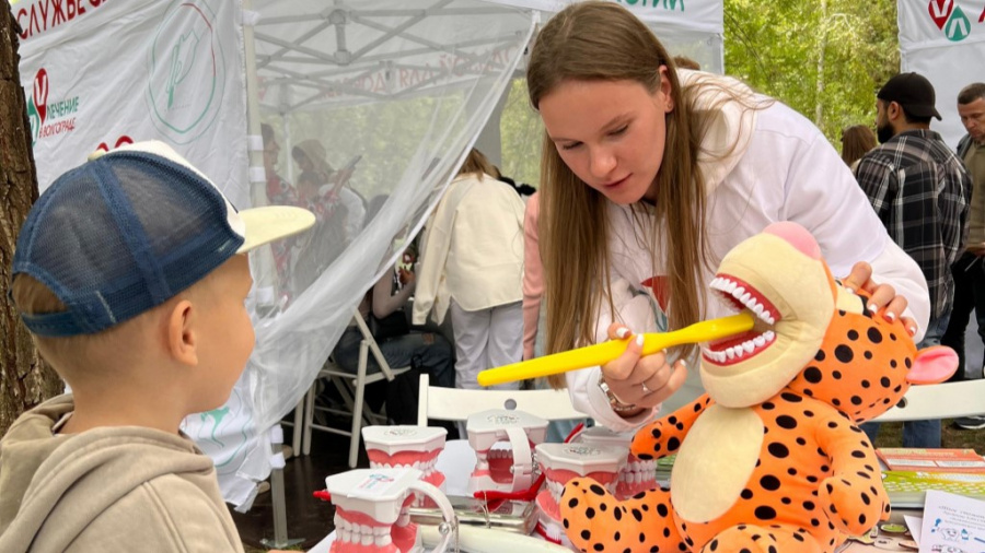 Будущие стоматологи ВолгГМУ прививают культуру здоровья подрастающему поколению