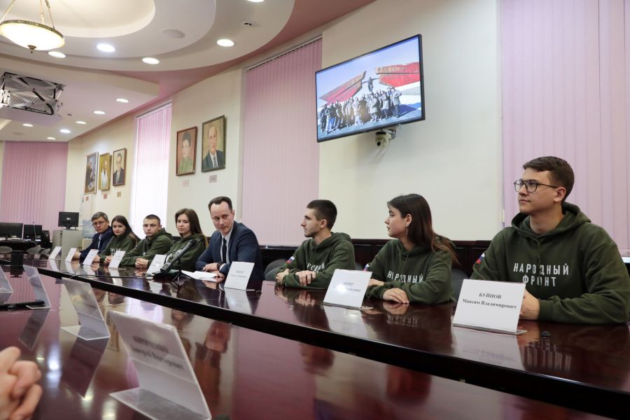 Ректор Владимир Шкарин поблагодарил студентов ВолгГМУ за участие в гуманитарной миссии