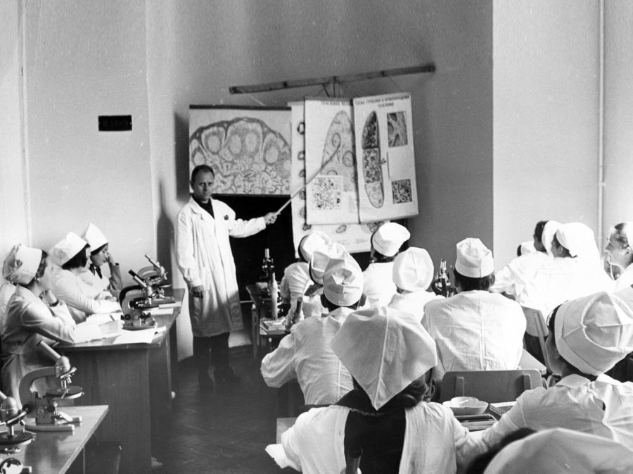 90 лет назад учрежден Сталинградский медицинский институт