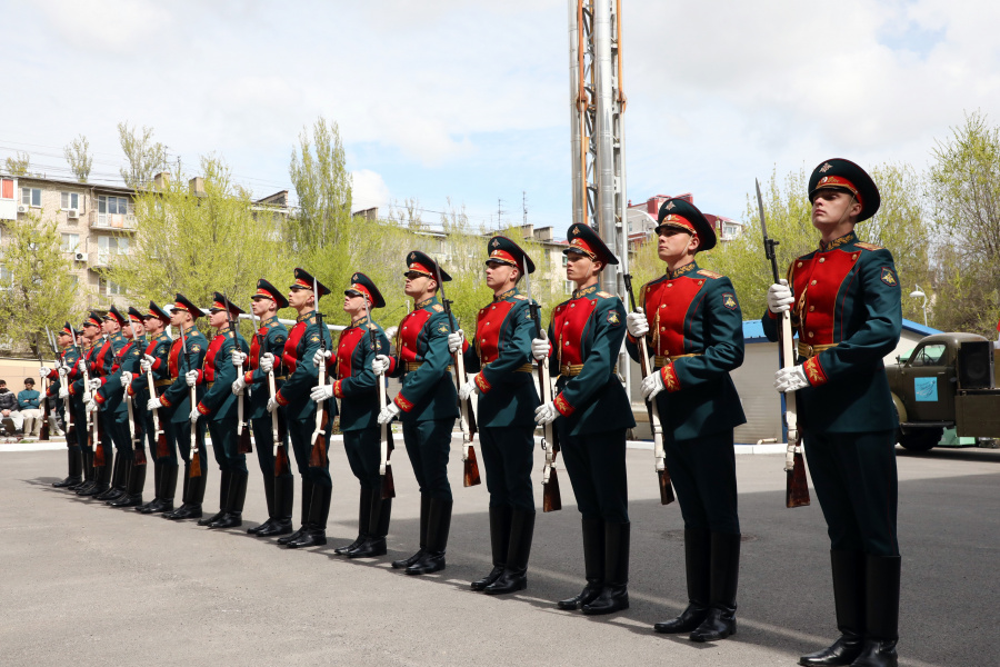 В ВолгГМУ состоялся парад военнослужащих Волгоградского гарнизона 