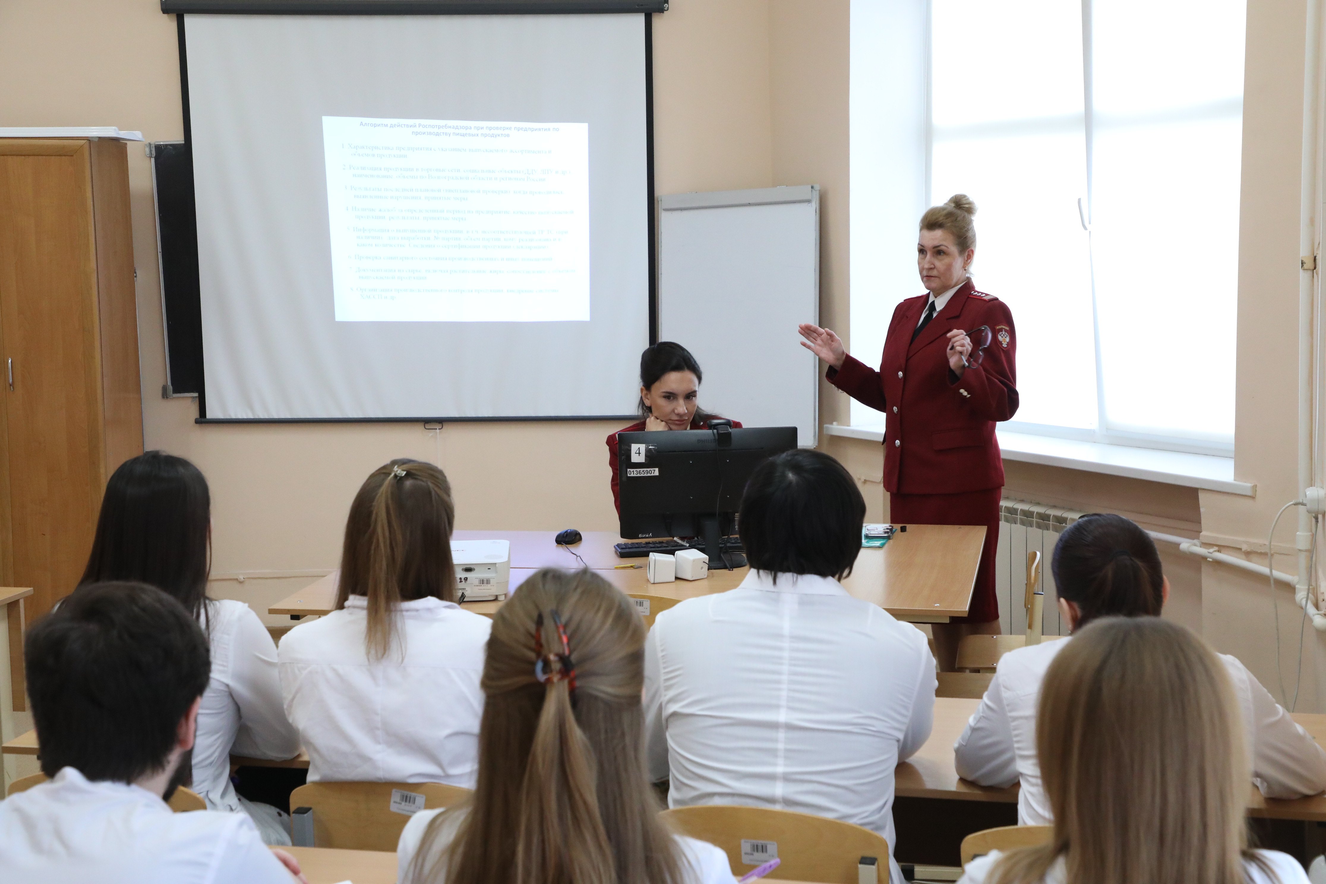 Сотрудники Роспотребнадзора разъяснили студентам их права  