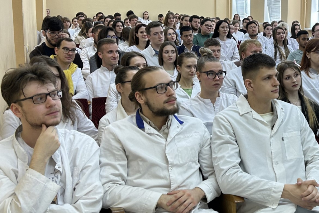 Студенты ВолгГМУ на лекции академика РАН Сергея Багненко
