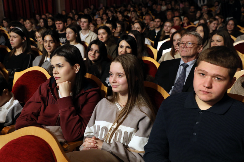 Имена победителей были озвучены в канун Нового года на торжественной церемонии вручения памятных статуэток