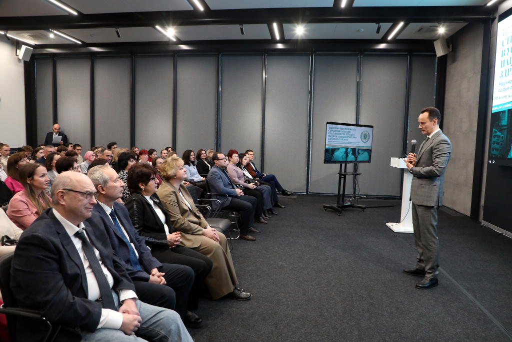 Владимир Шкарин поздравил сотрудников Клиники №1