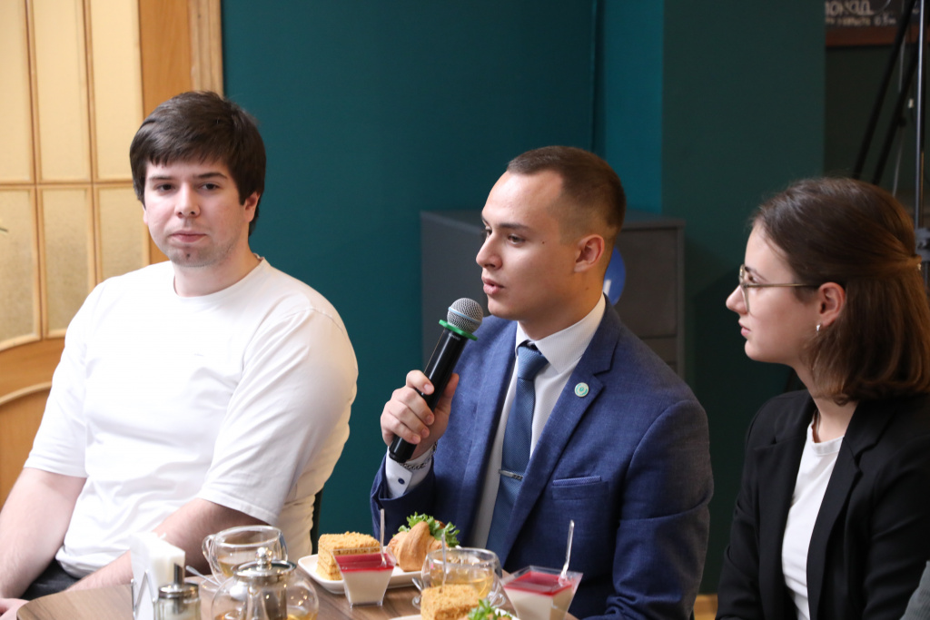 Героями нового выпуска полюбившегося проекта стали волонтеры приемной кампании