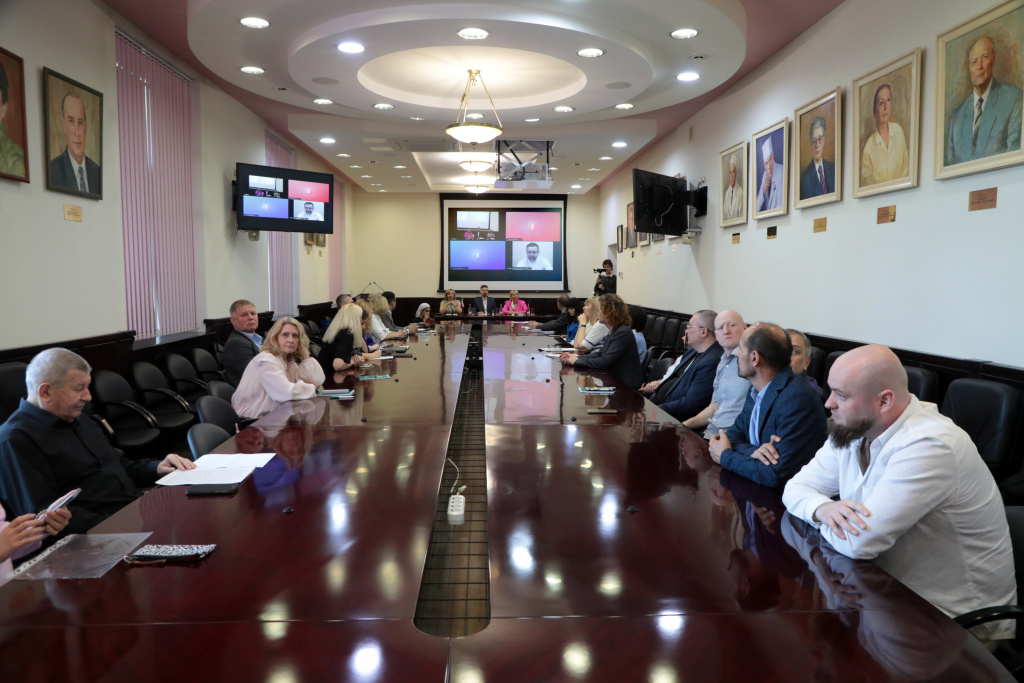 Преподаватели физкультуры обсуждают как вырастить здоровое поколение 