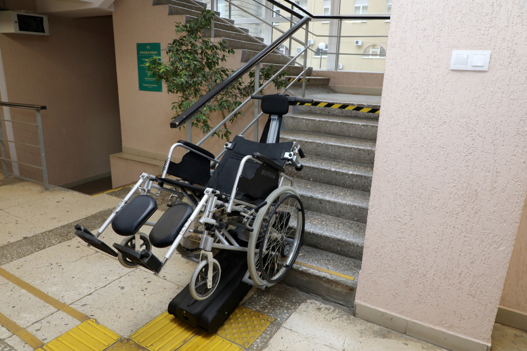 Среда без барьеров: в ВолгГМУ завершили масштабное дооснащение корпусов для инклюзивного обучения