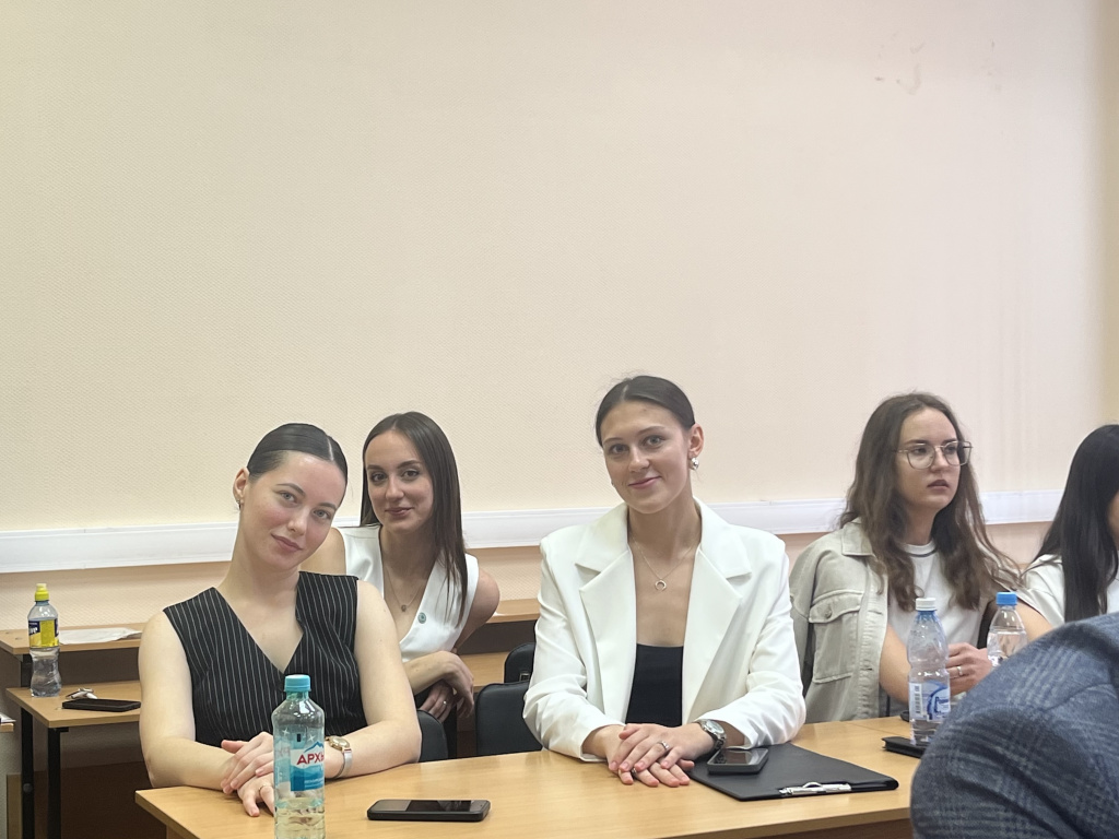 Будущие менеджеры сдали выпускные работы