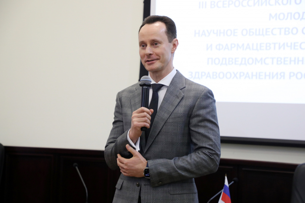 Ректор ВолгГМУ Владимир Шкарин отметил неоценимый вклад молодых ученых и студентов в развитие науки