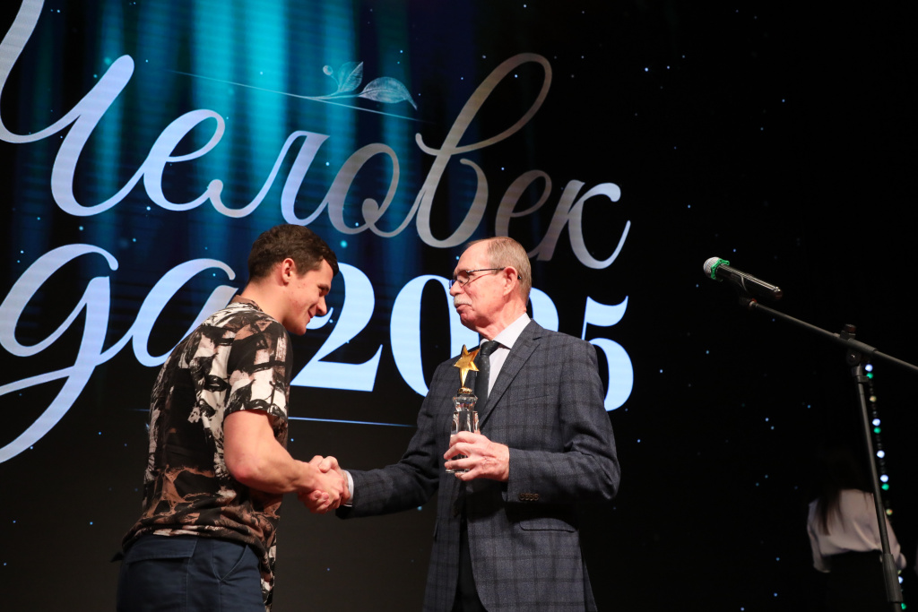 Имя спортсмена года со сцены произнес профессор Виктор Мандриков – легенда Волгоградского государственного медицинского университета