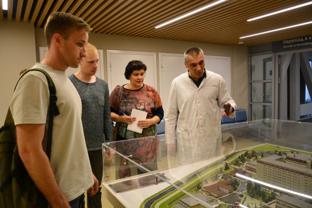 Погружение в профессию: студенты ВолгГМУ побывали в ведущих медорганизациях региона