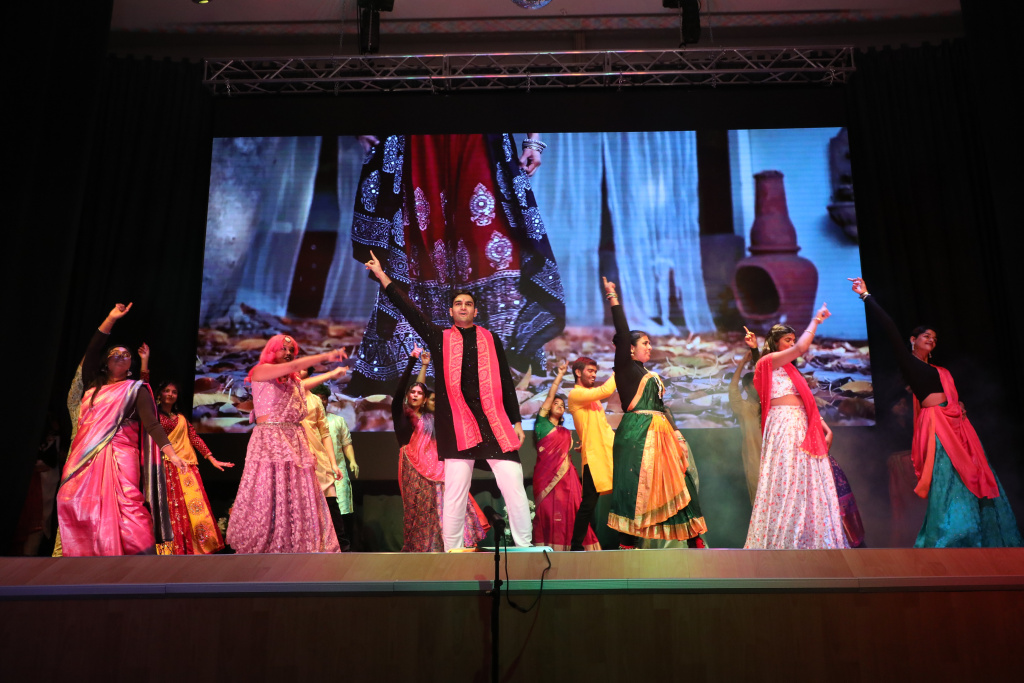 Фестиваль Дивали: в ВолгГМУ отметили праздник света и огня