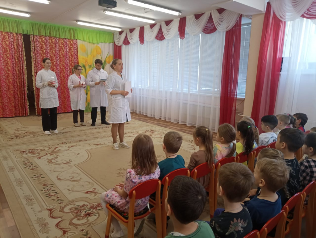 Уроки здоровья от стоматологов ВолгГМУ дарят детям ослепительную улыбку на всю жизнь