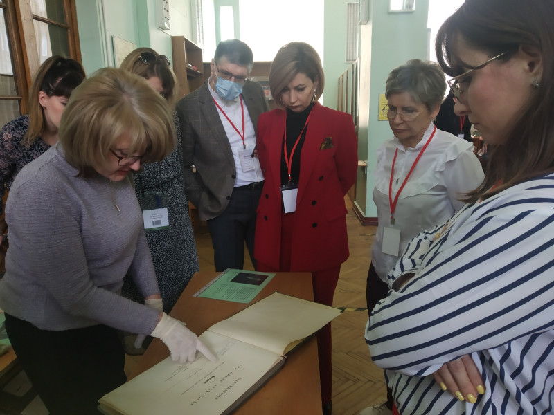 Библиотека ВолгГМУ провела экскурсию для участников конференции «МедХим – Россия 2022»