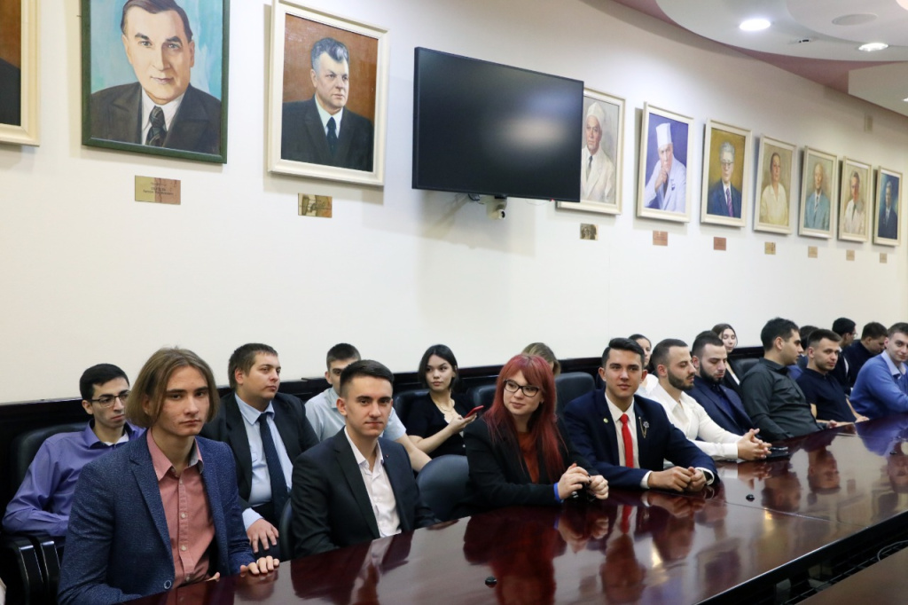 Студентов ВолгГМУ наградили за активную волонтерскую деятельность 