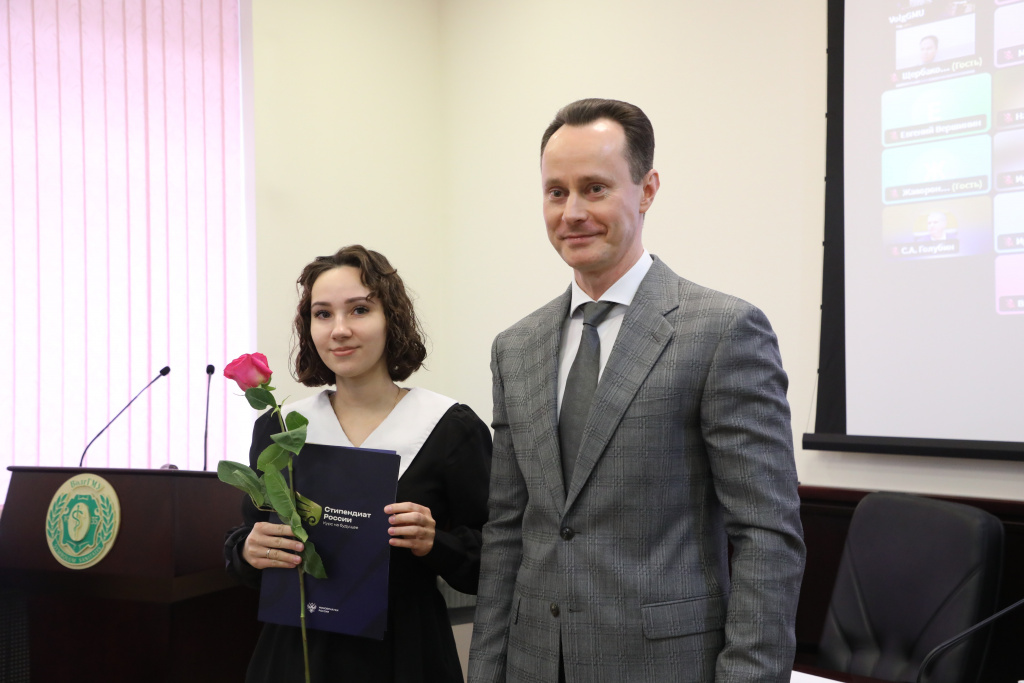 Ректор наградил стипендиатов, на участвовавших в церемонии