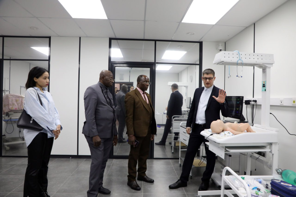 Посол Гвинейской Республики оценил возможности Центра электронного медицинского образования ВолгГМУ