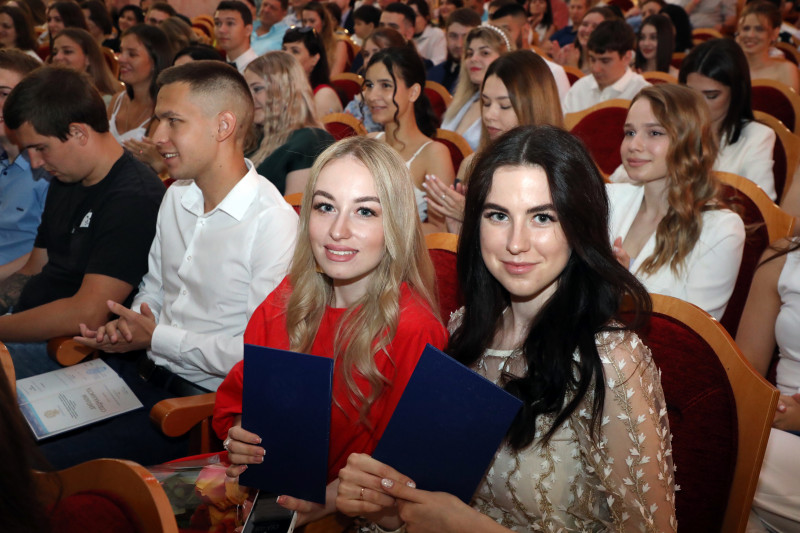 Ряды волгоградских медиков пополнят более тысячи молодых специалистов