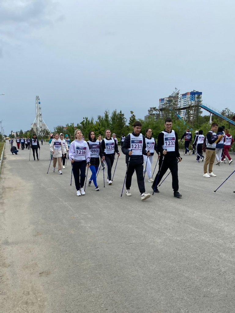 Студенты и преподаватели ВолгГМУ отметили Всемирный день скандинавской ходьбы