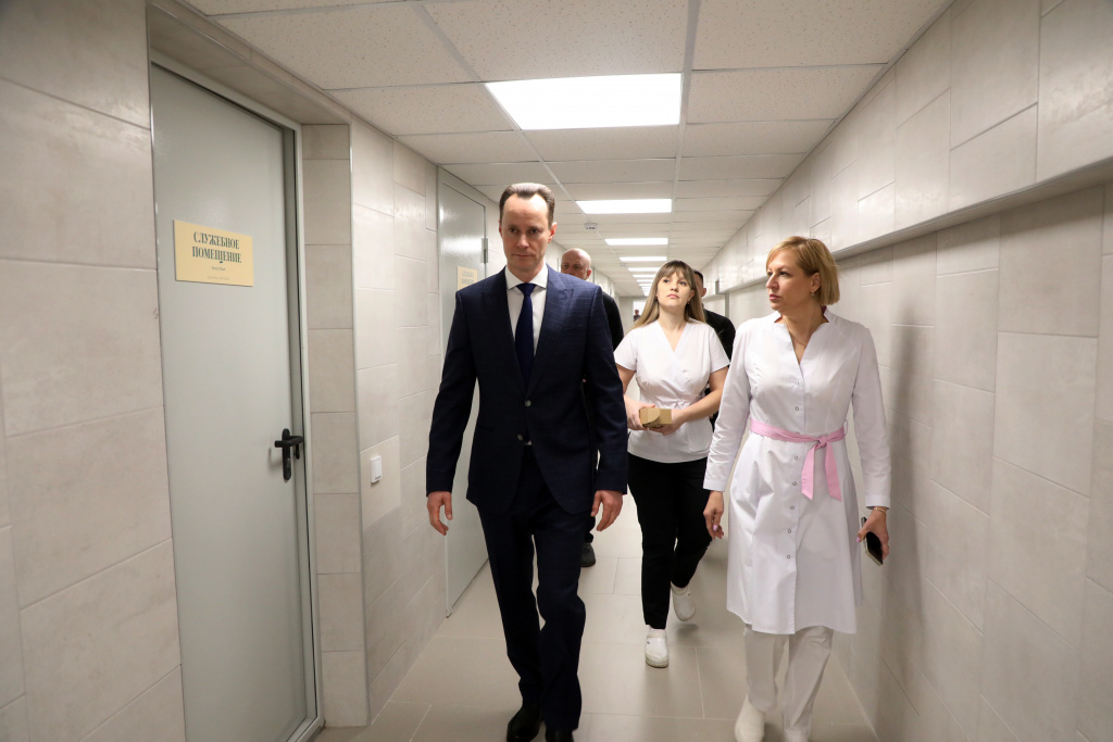 Качество выполненных работ оценил ректор Владимир Шкарин, который сегодня провел в стационаре выездное совещание по организации лечебной деятельности