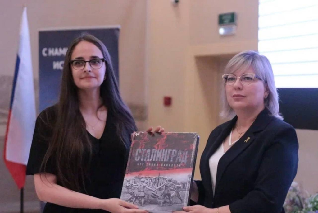 ВолгГМУ вручили книгу Сталинград. Без срока давности