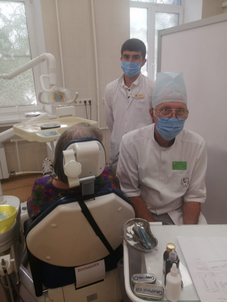 Иностранные студенты-стоматологи ВолгГМУ осваивают профессиональные навыки по ортопедической стоматологии