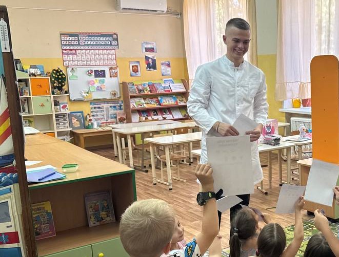 «Подари улыбку»: студент ВолгГМУ помогает детям сохранить здоровье зубов