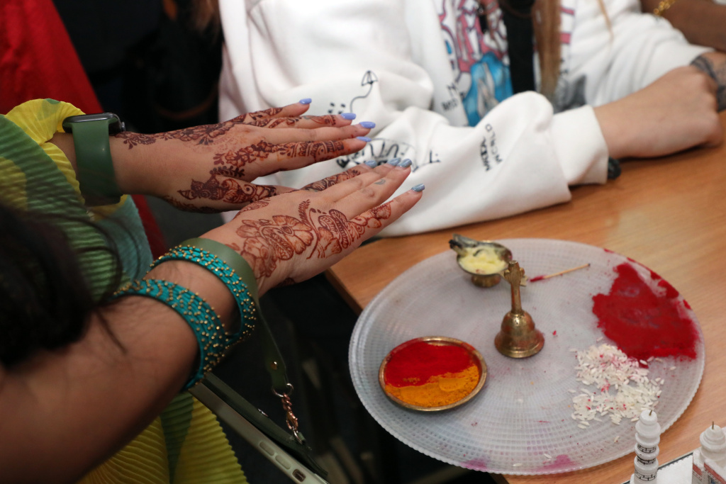 Фестиваль Дивали: в ВолгГМУ отметили праздник света и огня