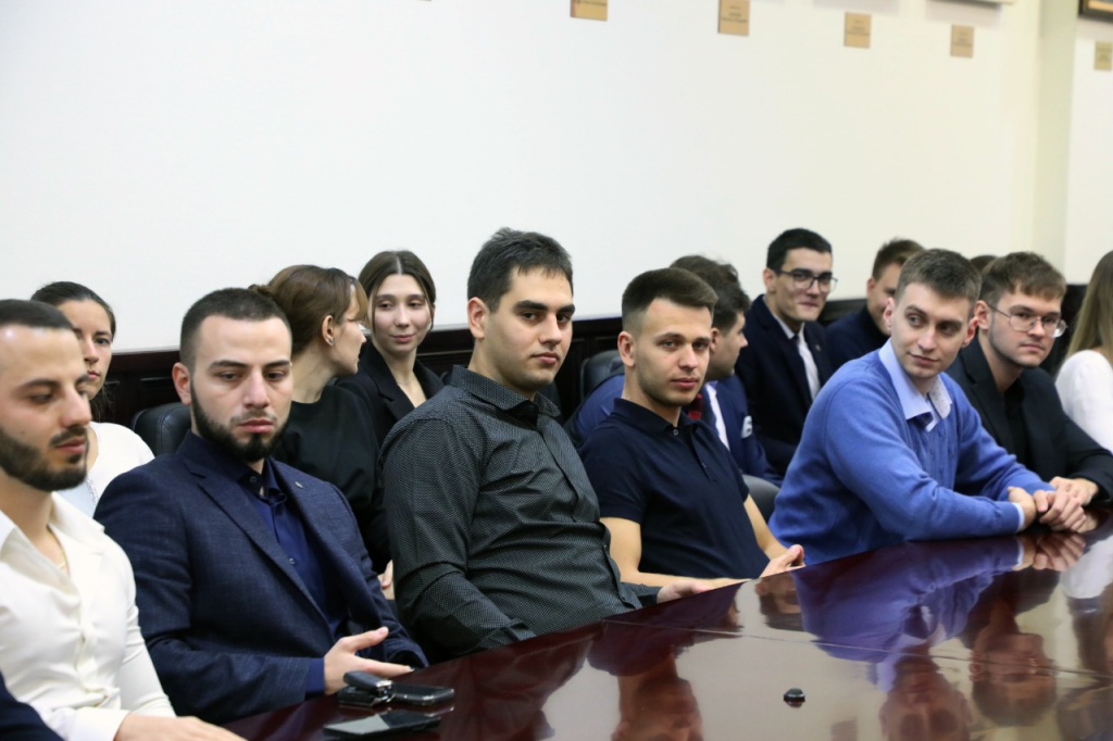 Студентов ВолгГМУ наградили за активную волонтерскую деятельность 