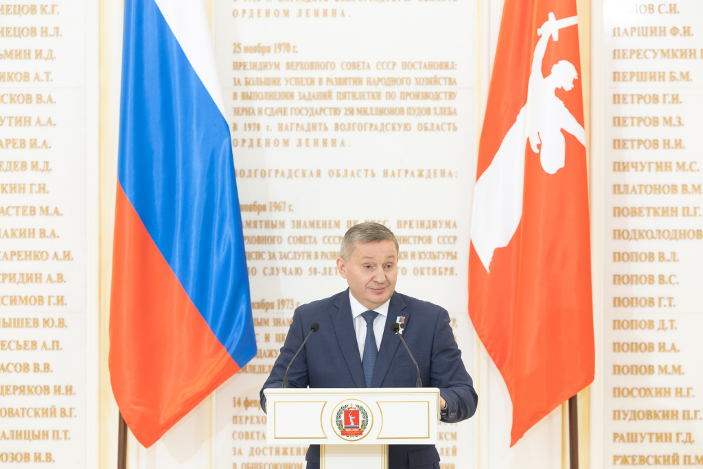 Губернатор Волгоградской области Андрей Бочаров вручил государственные награды